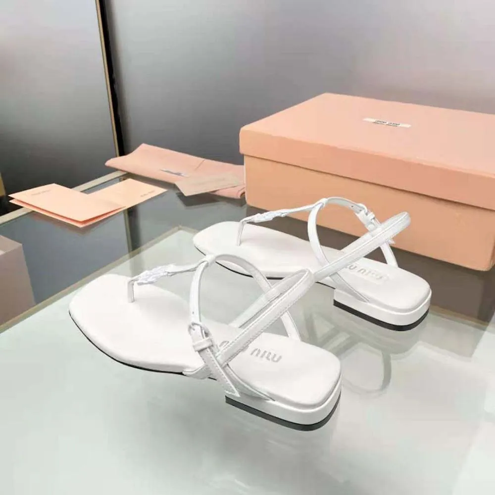 Miu Miu Mujer Sandalias De Charol Con Logo De Letras De Metal-Blanco