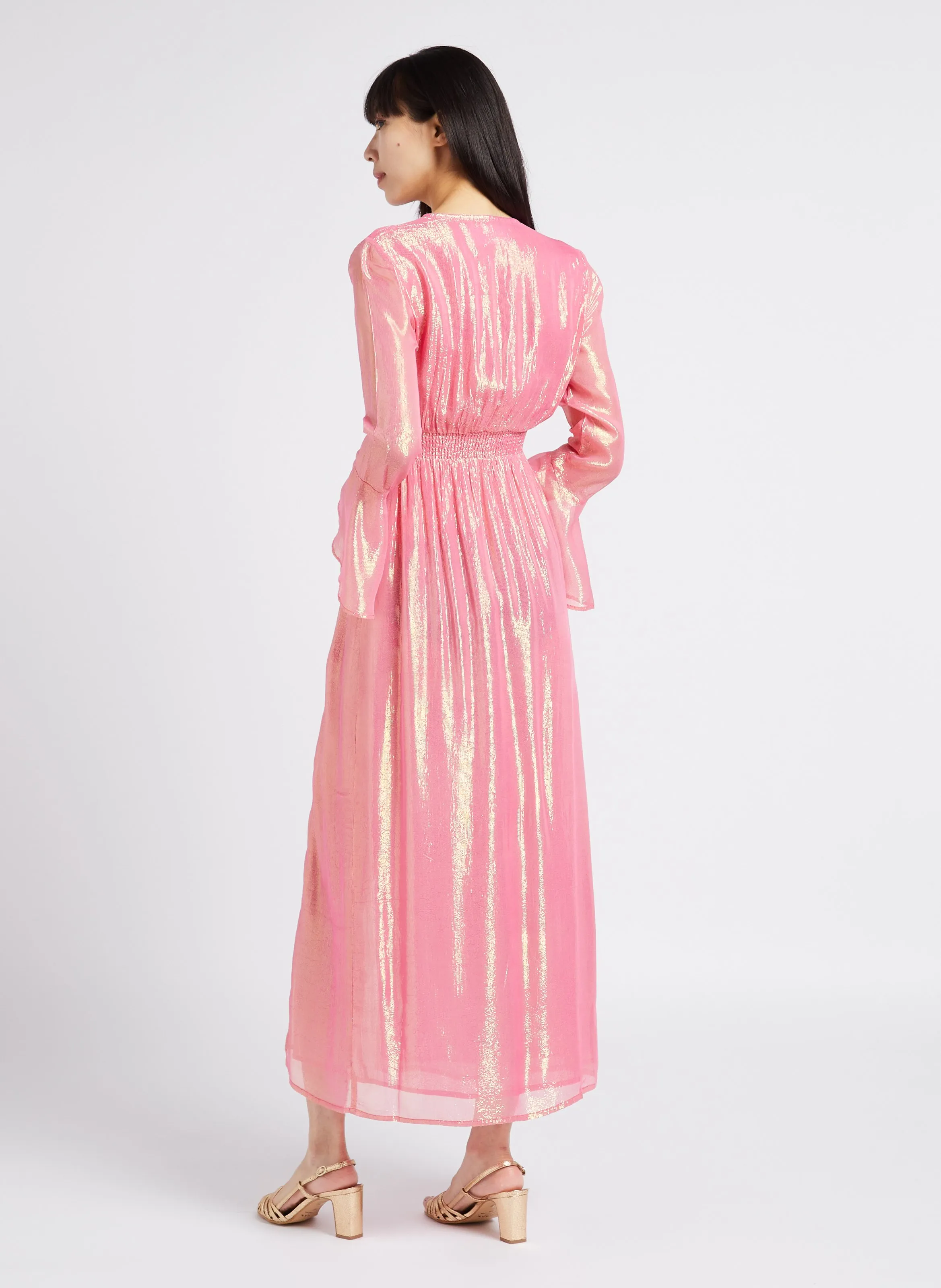 NOLA - Vestido largo con cintura fruncida de hilos metalizados en rosa