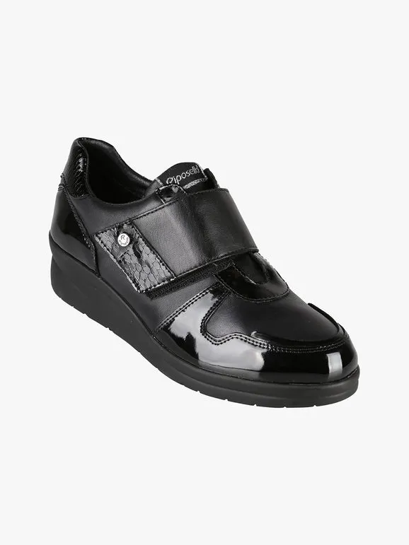 Riposella Zapatos de mujer de piel con correa y cuña.